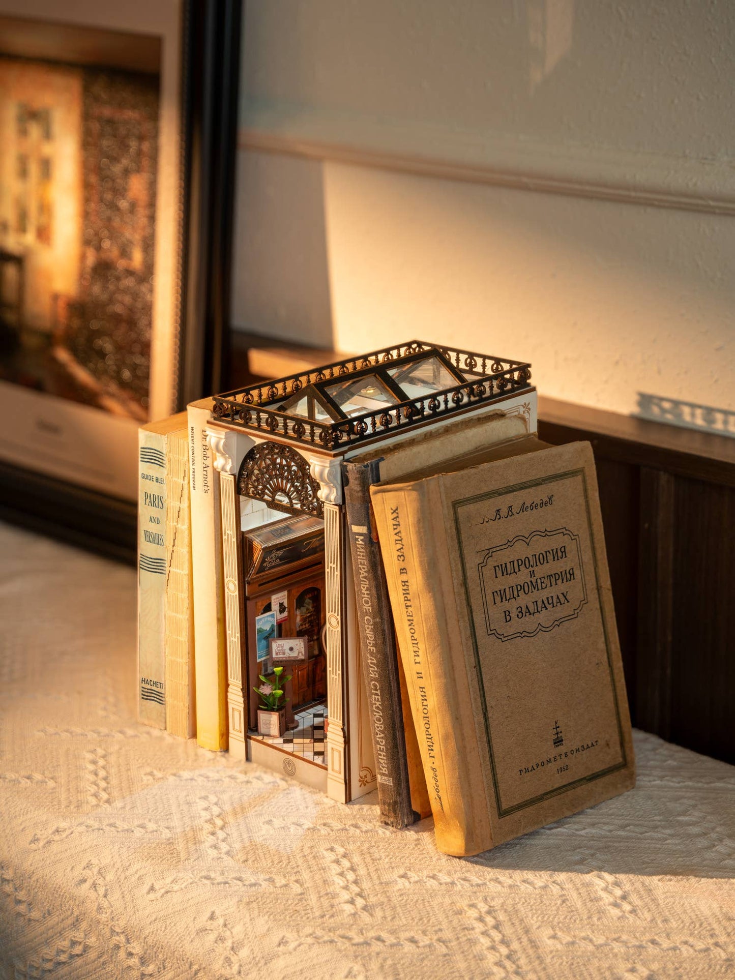TGB10 Rolife Arcade Dating DIY Book Nook Crafts Miniature