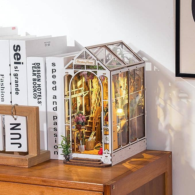 TGB06 Garden House Rolife Book Nook Kit DIY Miniature