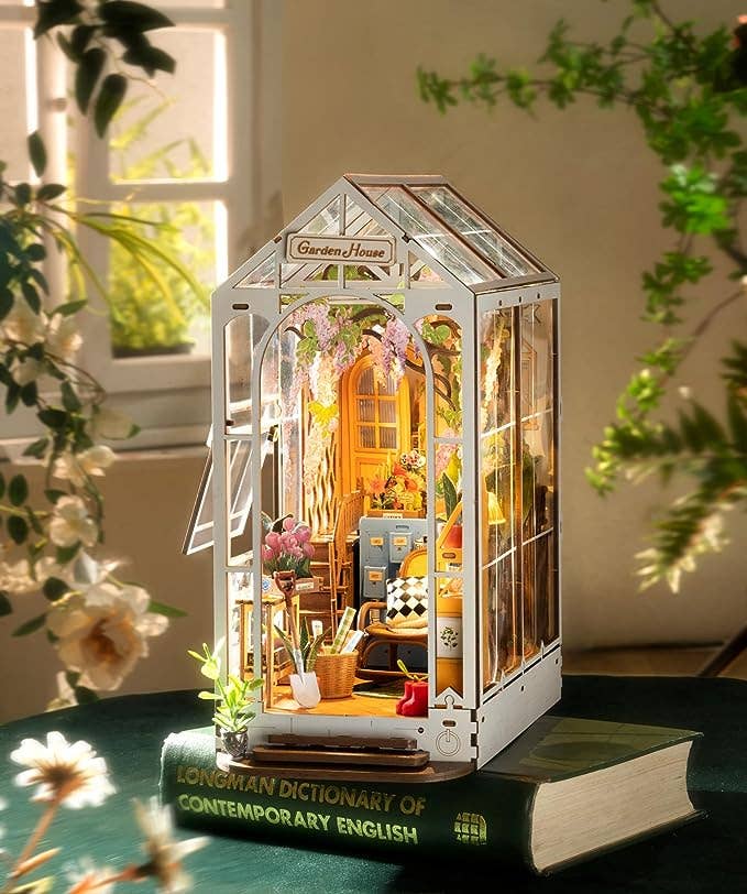 TGB06 Garden House Rolife Book Nook Kit DIY Miniature